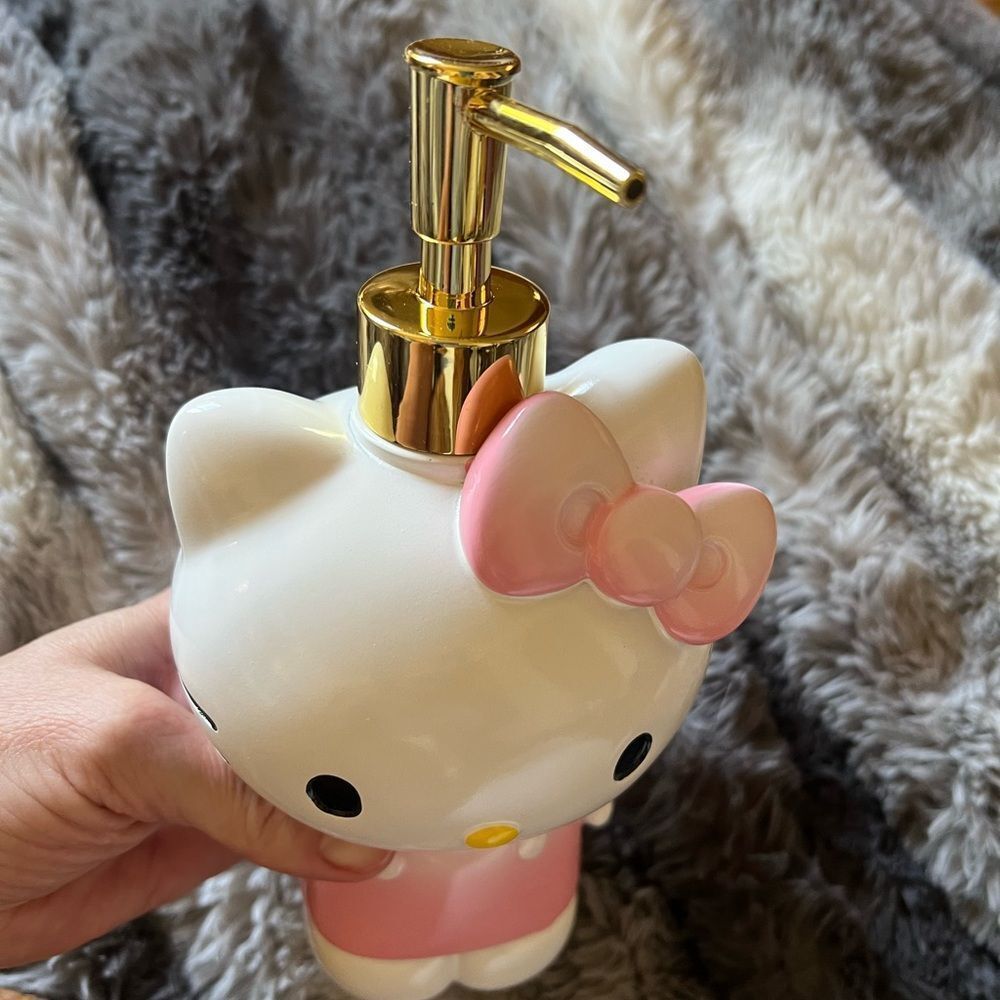 Hello Kitty Lotion Pump Dispenser - Picture 4 of 6